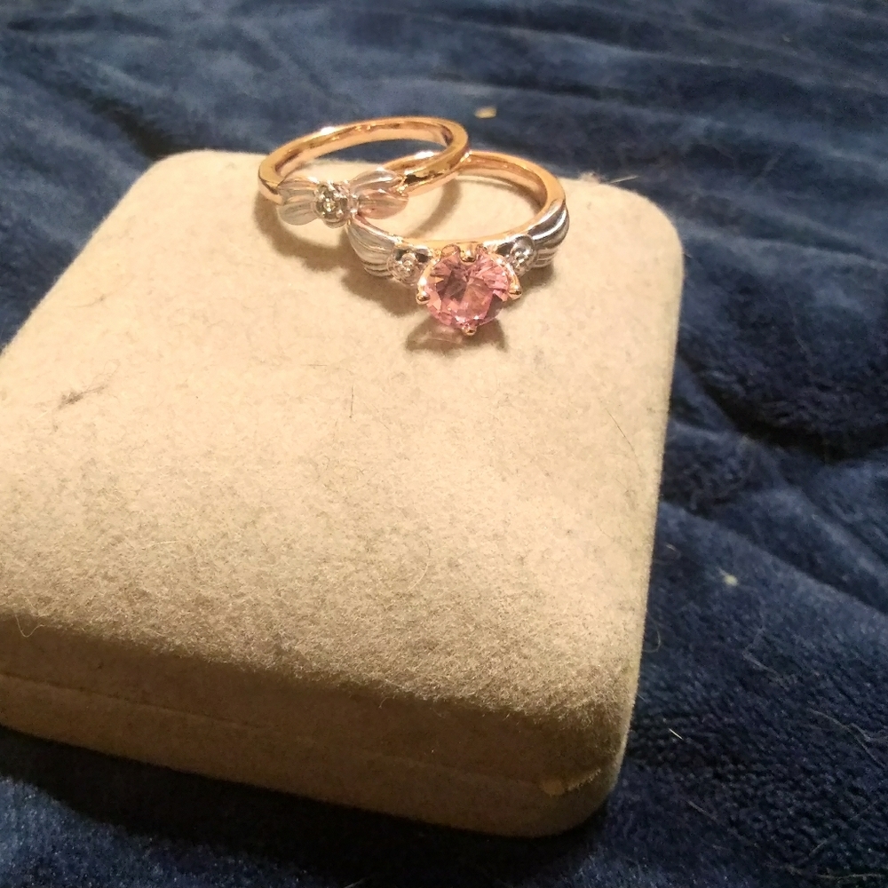 Brand New never worn size 7 exquisite ring set